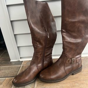 Baretrap Autumn tall brown boot with buckle. 9.5
